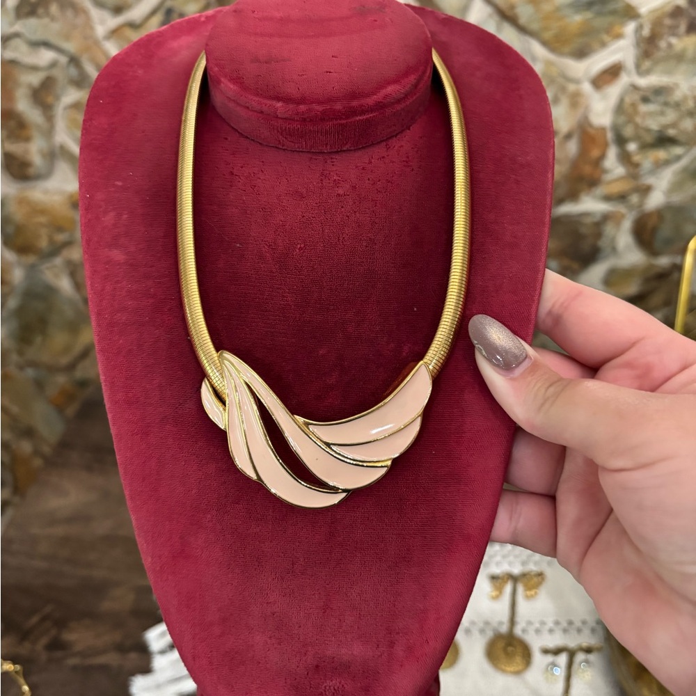 Elegant Gold and Pink Necklace